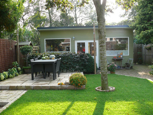 Foto 3: Atelier achter in de tuin.