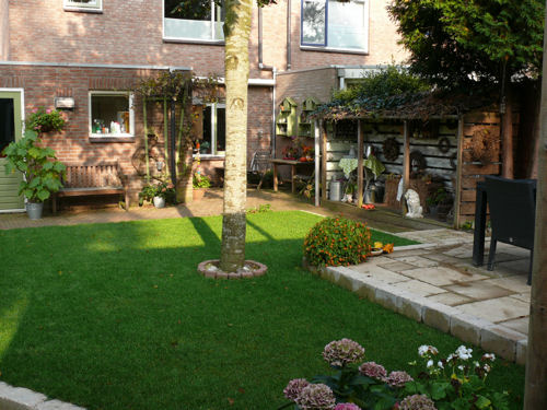 Foto 4: Uitzicht vanuit het Atelier op de tuin.