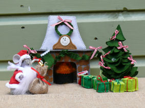 Morris & Miny &ndash; Santa Mouse brengt pakjes bij de kerstboom