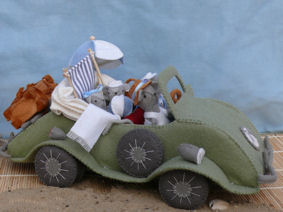 Tintangel &ndash; Morris & Mini met Kids (babymuizen) in de MouseMobiel naar het Strand